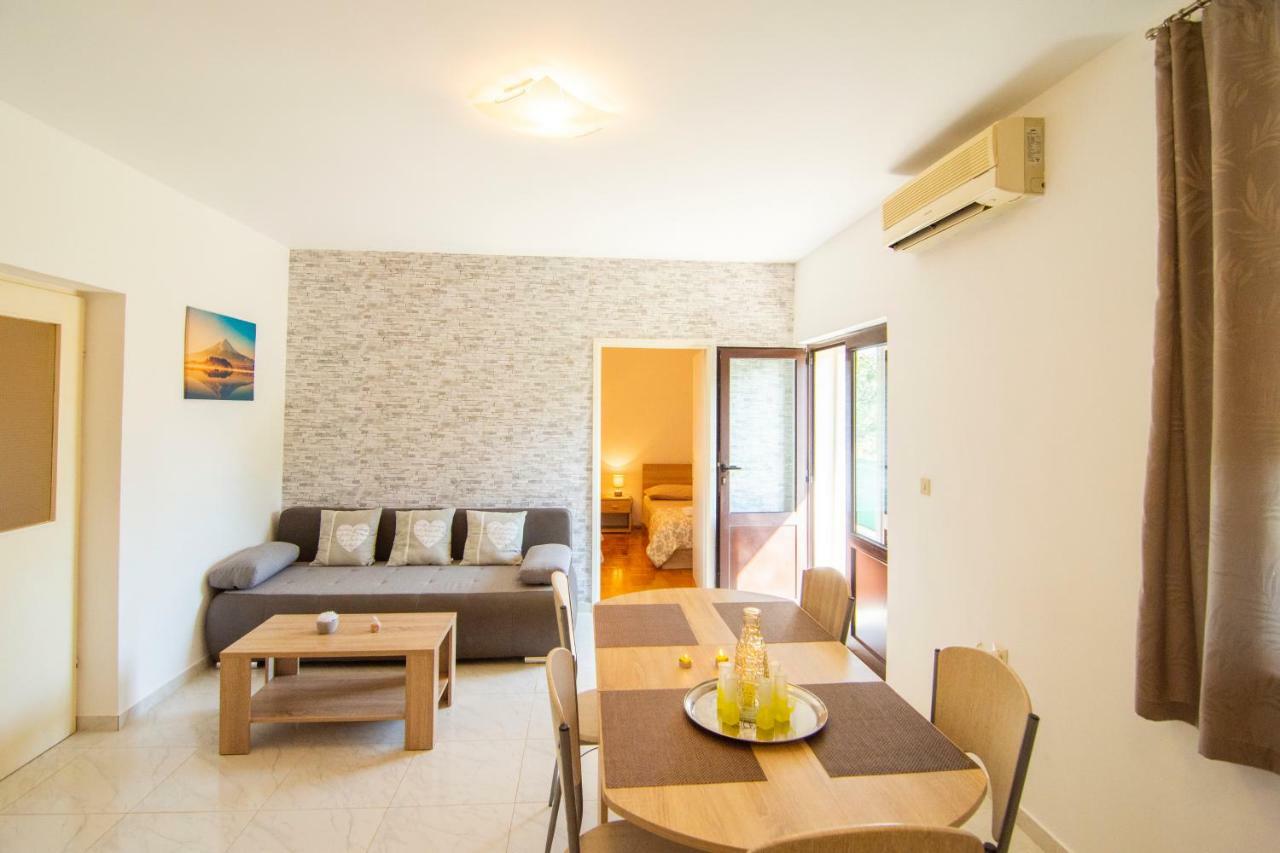 Apartmani Perkovic Gustirna Buitenkant foto