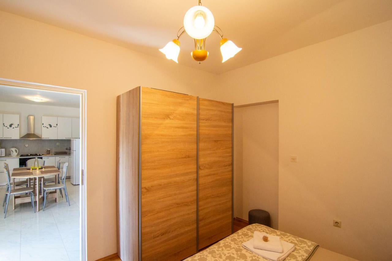 Apartmani Perkovic Gustirna Buitenkant foto