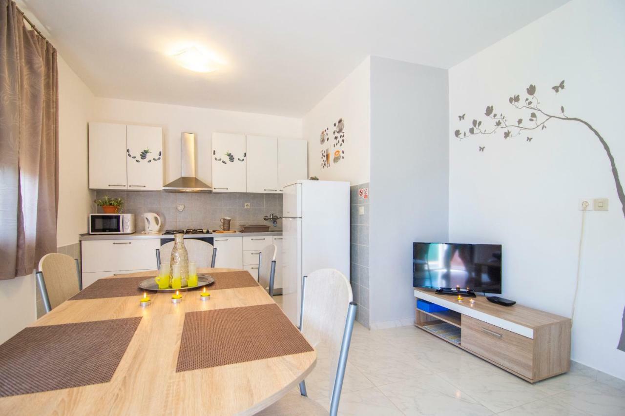 Apartmani Perkovic Gustirna Buitenkant foto